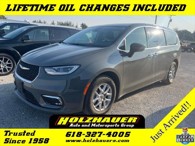 2023 Chrysler Pacifica Touring L for sale in Nashville, IL