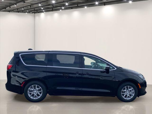 2027 Chrysler Pacifica LX