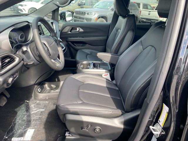 2027 Chrysler Pacifica LX
