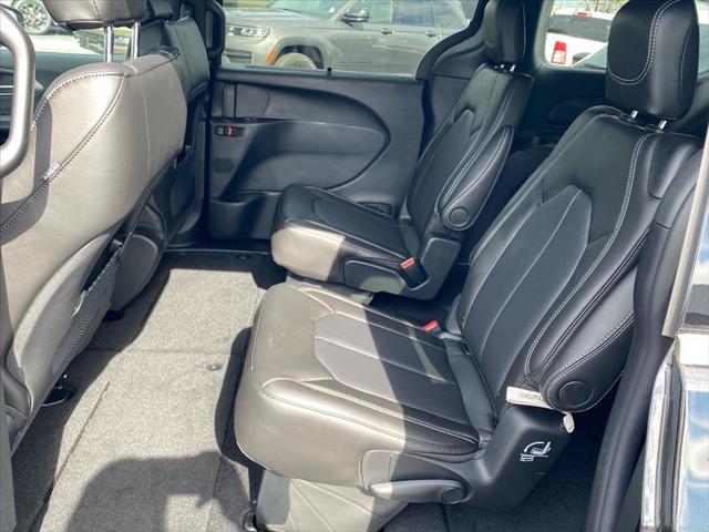 2027 Chrysler Pacifica LX