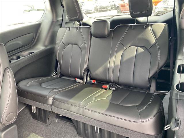 2027 Chrysler Pacifica LX
