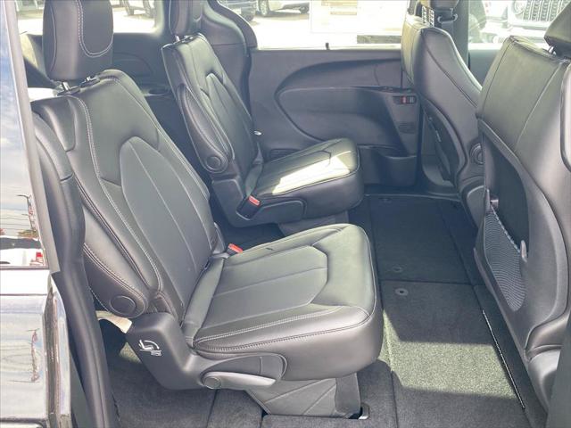 2027 Chrysler Pacifica LX