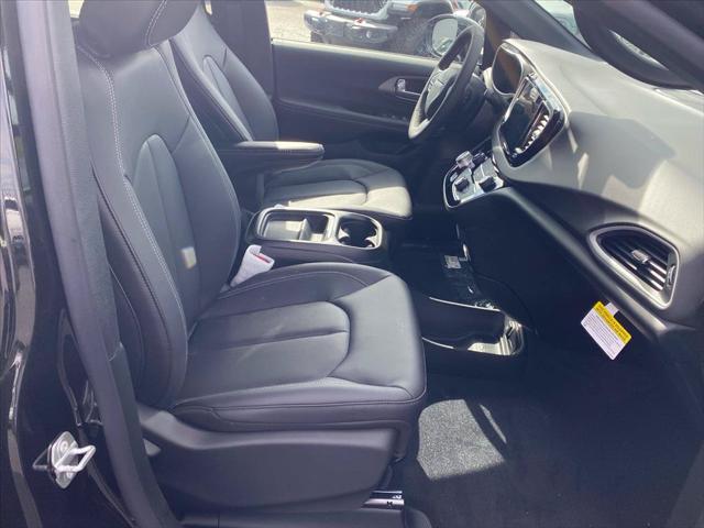 2027 Chrysler Pacifica LX
