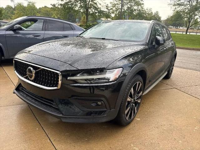 2025 Volvo V60 Cross Country Ultra, B5 AWD Gas mild hybrid for sale near Dublin, OH