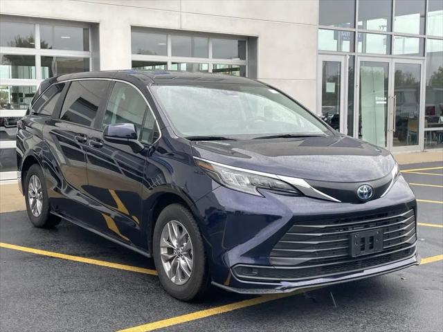 2024 Toyota Sienna LE for sale in Green Bay, WI