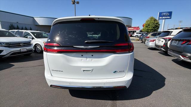 2024 Chrysler Pacifica Hybrid Select