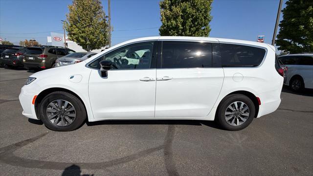 2024 Chrysler Pacifica Hybrid Select