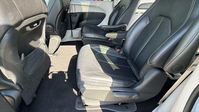 2024 Chrysler Pacifica Hybrid Select