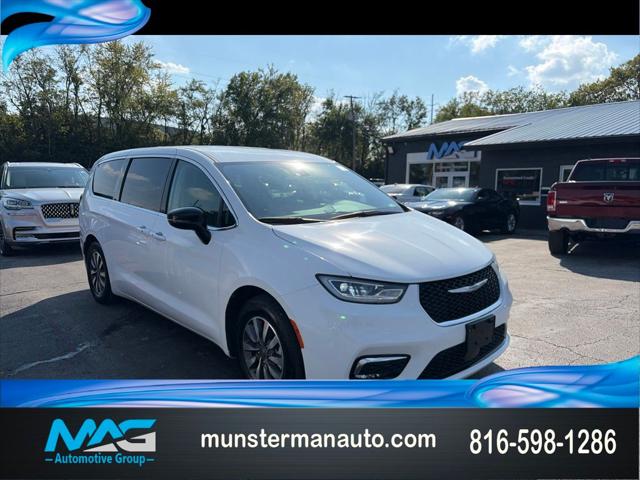 2024 Chrysler Pacifica Hybrid Select for sale in Blue Springs, MO