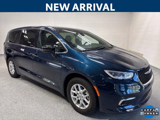 2025 Chrysler Pacifica Select for sale in Chilton, WI