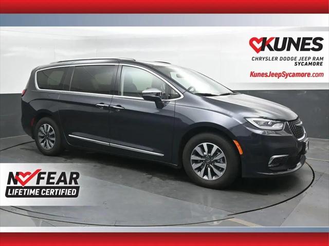 2021 Chrysler Pacifica Hybrid Limited for sale in Sycamore, IL