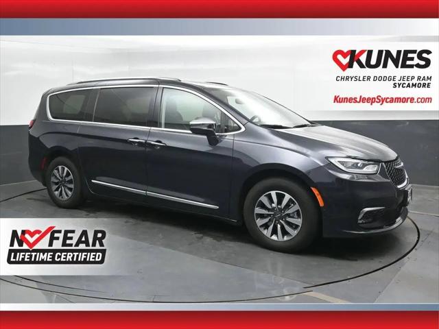 2021 Chrysler Pacifica Hybrid Limited for sale in Sycamore, IL