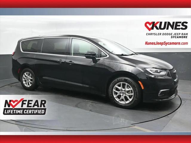 2024 Chrysler Pacifica Touring L for sale in Sycamore, IL