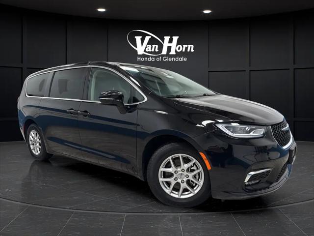 2024 Chrysler Pacifica Touring L for sale in Glendale, WI