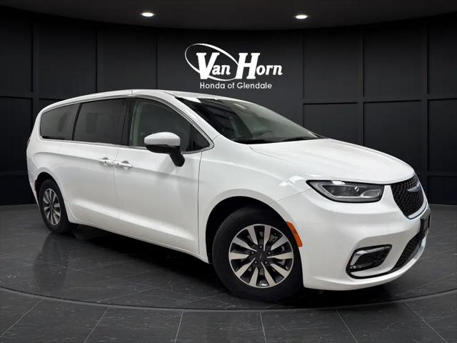 2023 Chrysler Pacifica Hybrid Touring L for sale in Glendale, WI