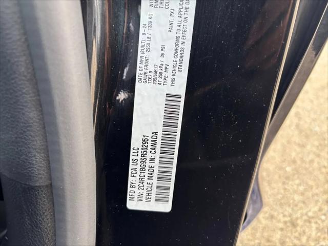 2025 Chrysler Pacifica Select