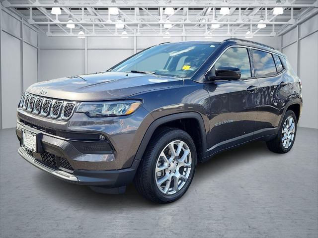 2023 Jeep Compass Latitude Lux FWD 2023 Jeep Compass Latitude Lux FWD