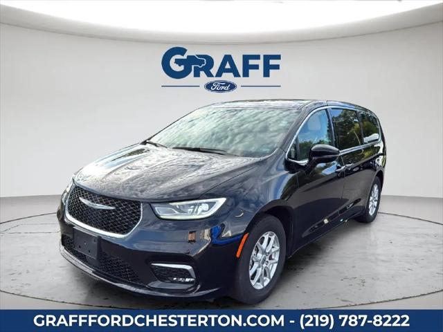 2024 Chrysler Pacifica Touring L for sale in Chesterton, IN