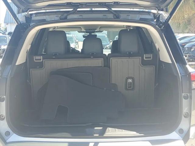 2025 Nissan Pathfinder Platinum FWD