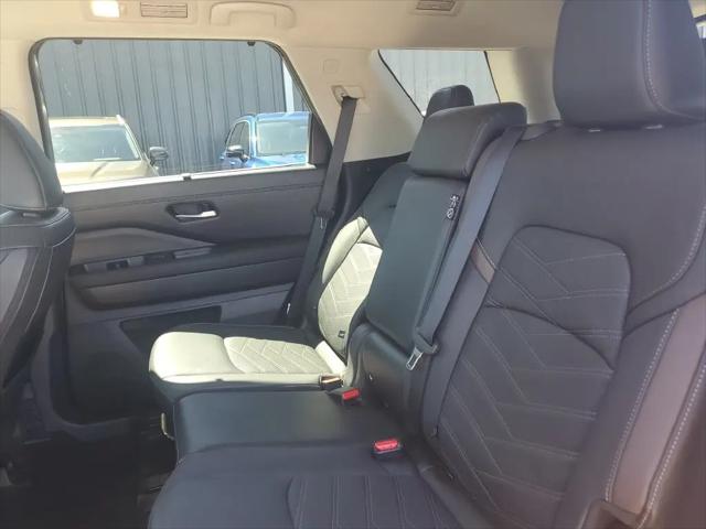 2025 Nissan Pathfinder Platinum FWD