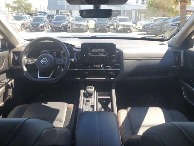 2025 Nissan Pathfinder Platinum FWD