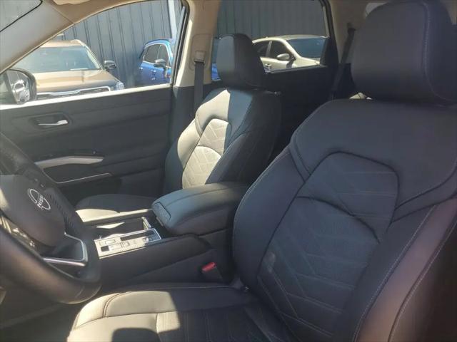 2025 Nissan Pathfinder Platinum FWD