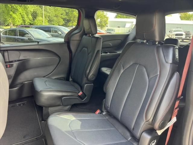 2027 Chrysler Pacifica Select AWD
