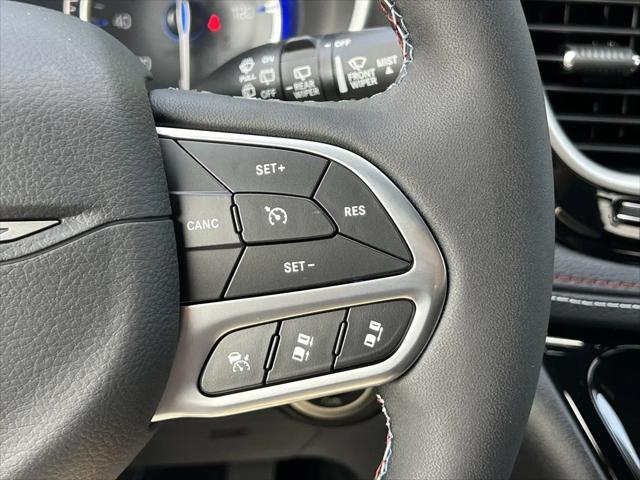 2027 Chrysler Pacifica Select AWD