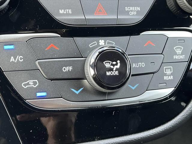 2027 Chrysler Pacifica Select AWD