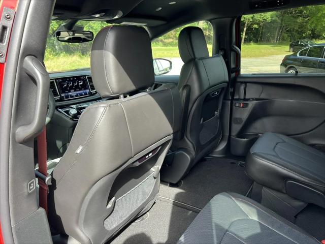 2027 Chrysler Pacifica Select AWD