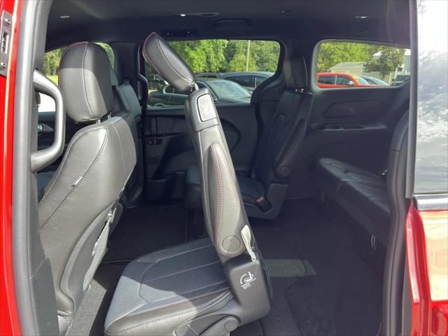 2027 Chrysler Pacifica Select AWD