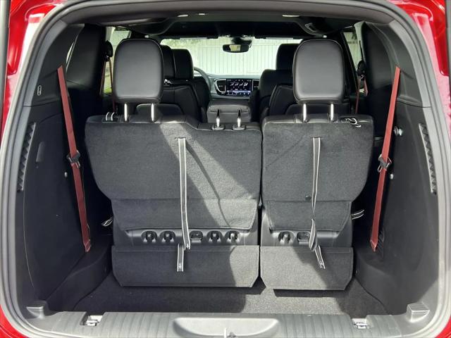 2027 Chrysler Pacifica Select AWD