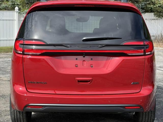 2027 Chrysler Pacifica Select AWD