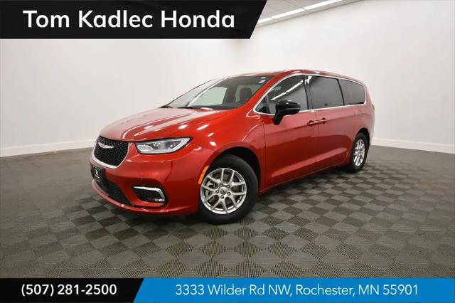 2025 Chrysler Pacifica Select for sale in Rochester, MN