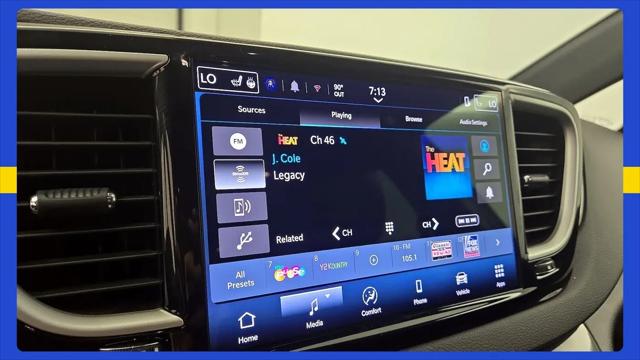 2025 Chrysler Pacifica Select