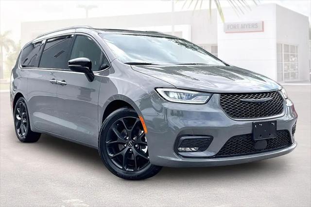 2025 Chrysler Pacifica Limited for sale in Fort Myers, FL
