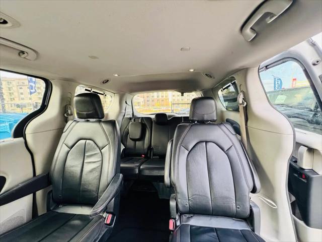 2017 Chrysler Pacifica Touring-L