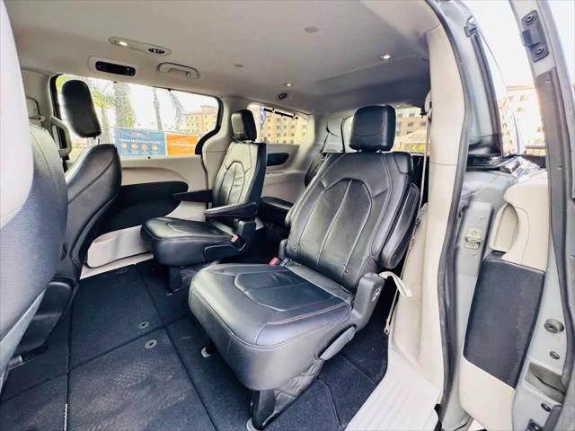 2017 Chrysler Pacifica Touring-L