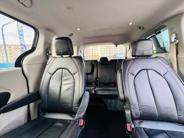 2017 Chrysler Pacifica Touring-L