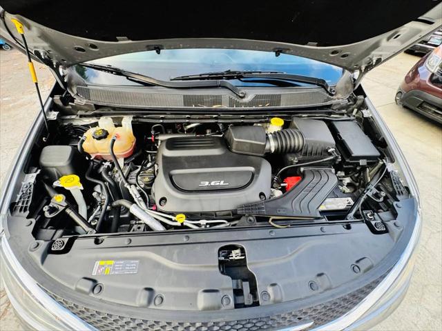 2017 Chrysler Pacifica Touring-L