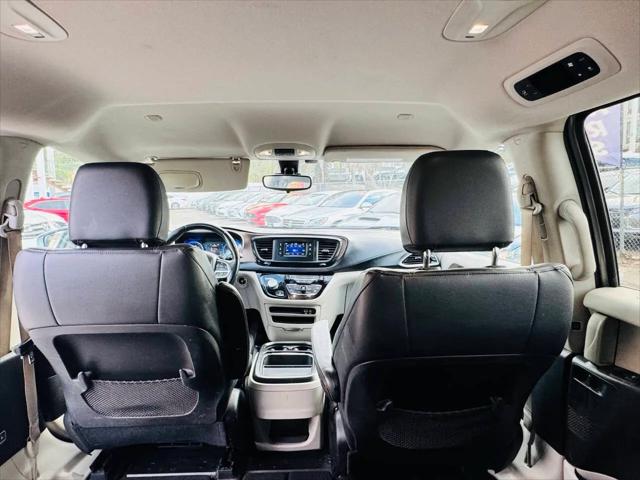 2017 Chrysler Pacifica Touring-L