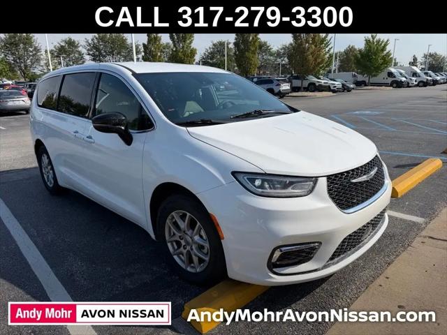 2025 Chrysler Pacifica Select for sale in Avon, IN