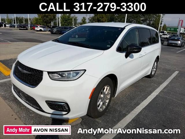 2025 Chrysler Pacifica Select