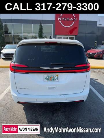 2025 Chrysler Pacifica Select
