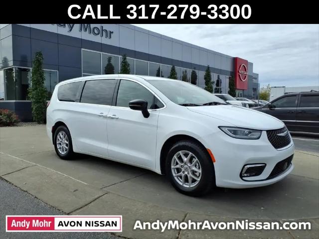 2025 Chrysler Pacifica Select for sale in Avon, IN