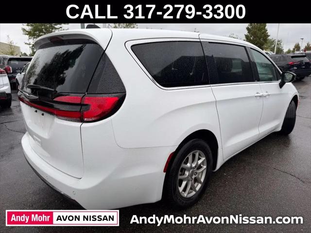 2025 Chrysler Pacifica Select