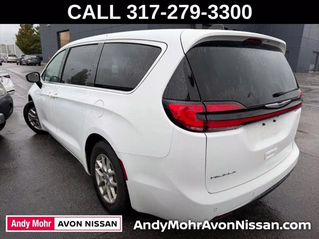 2025 Chrysler Pacifica Select