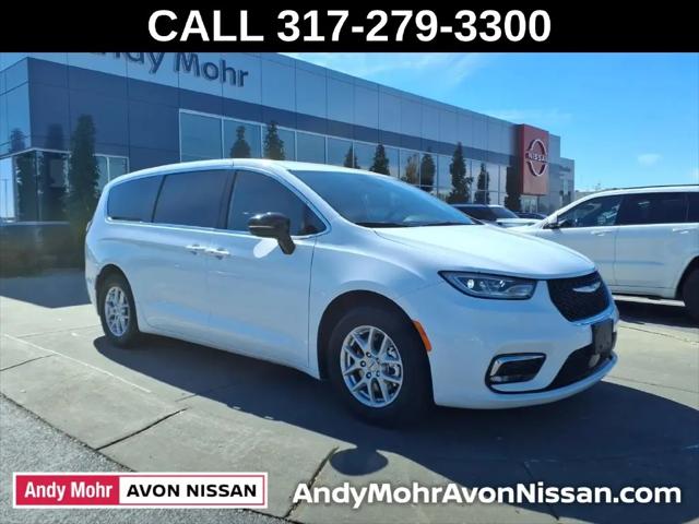 2025 Chrysler Pacifica Select for sale in Avon, IN