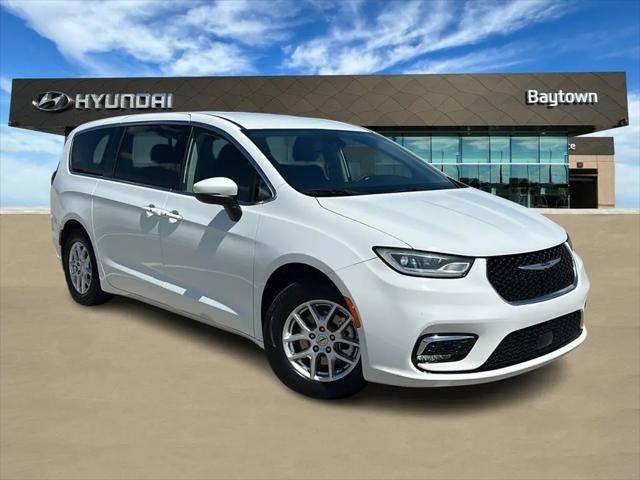 2023 Chrysler Pacifica Touring L for sale in BAYTOWN, TX