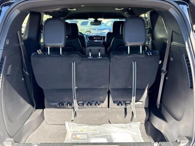 2027 Chrysler Pacifica Select